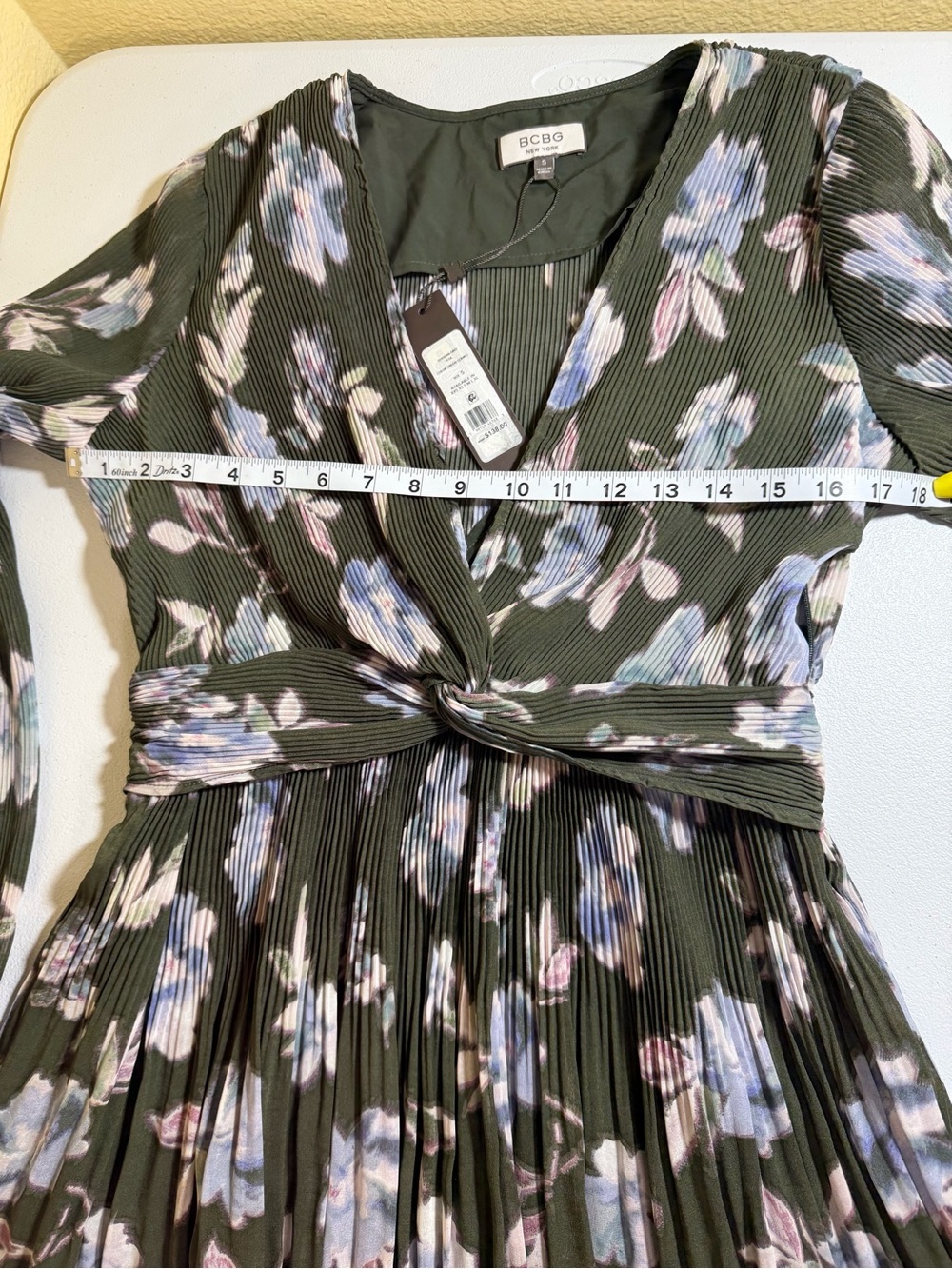 BCBG Olive Floral Wrap Dress with Light Blue Blossoms NWT size Small - Picture 4 of 10